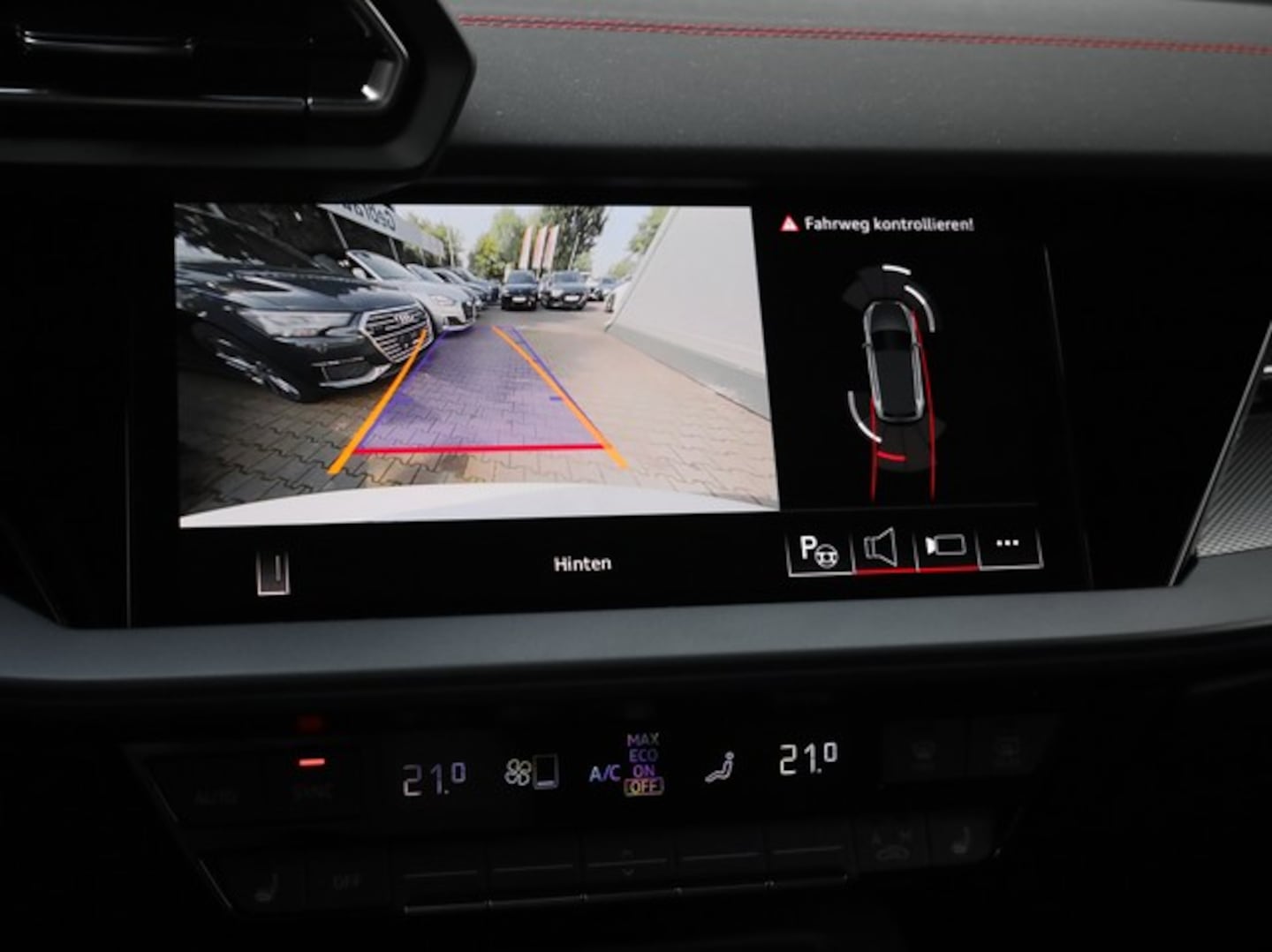 Bild über Audi A3 Sportback S line 35 TFSI S tronic - für weitere Informationen kontaktieren Sie den Audi Partner