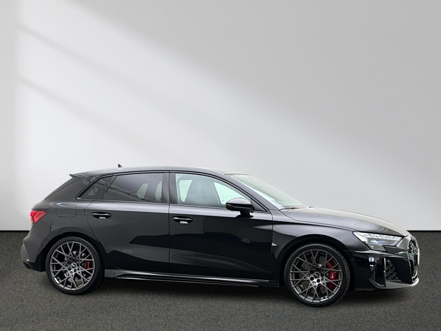 Bild über Audi RS 3 Sportback TFSI quattro 294 kW S tronic - für weitere Informationen kontaktieren Sie den Audi Partner