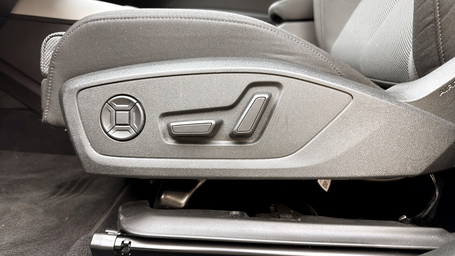 Bild som visar Audi Q4 e-tron Q4 45 e-tron quattro Proline 195,00 kW - för mer information kontakta din Audi Partner