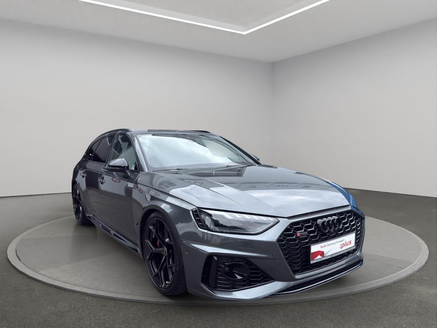 Bild über Audi RS 4 Avant TFSI quattro tiptronic - für weitere Informationen kontaktieren Sie den Audi Partner