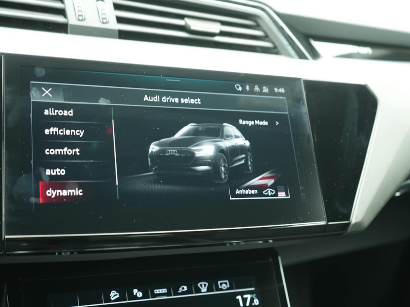 Bild über Audi Q8 e-tron S line 50 e-tron quattro - für weitere Informationen kontaktieren Sie den Audi Partner