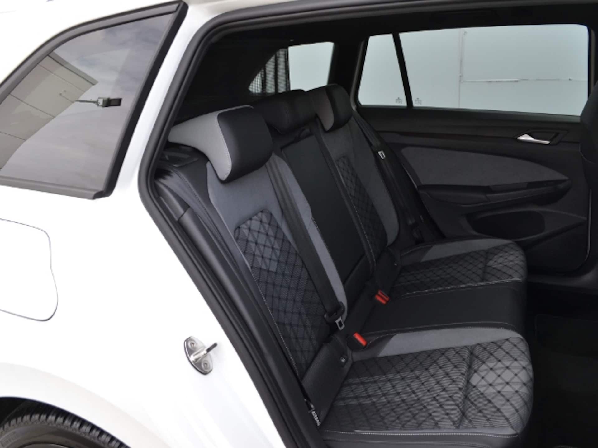 Volkswagen Golf Variant R-Line