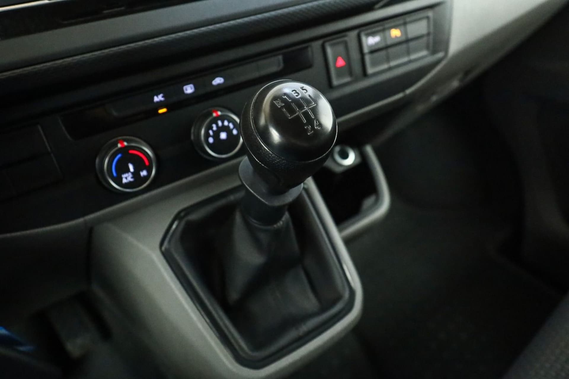 Volkswagen T6.1 Transporter Kasten langer Radstand