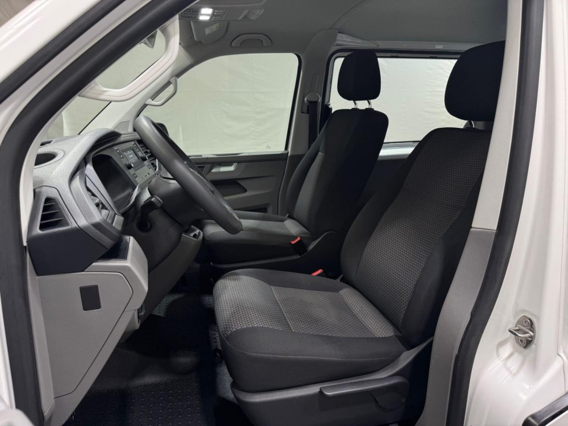 Volkswagen T6.1 Transporter Kombi langer Radstand