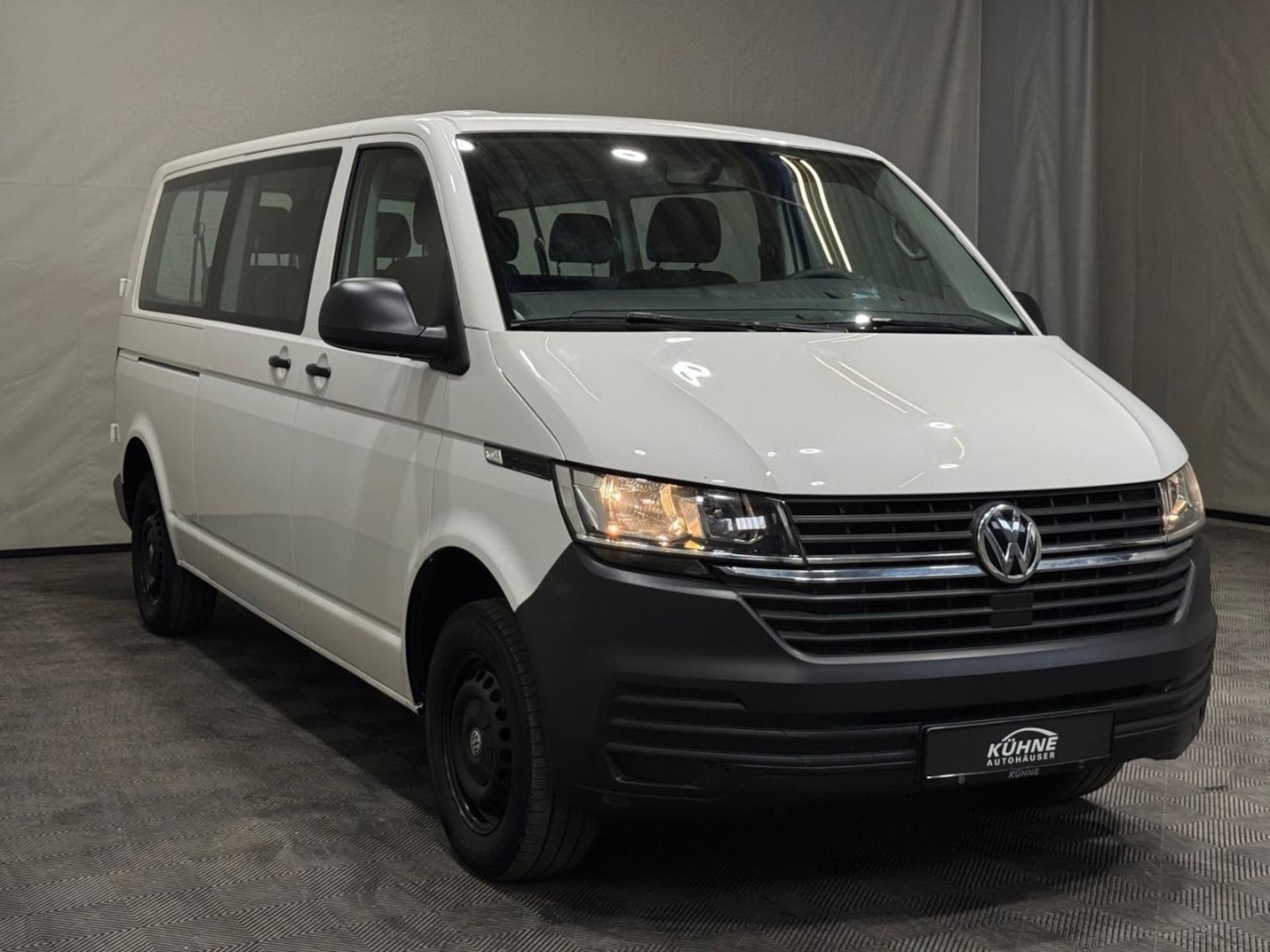Volkswagen T6.1 Transporter Kombi langer Radstand