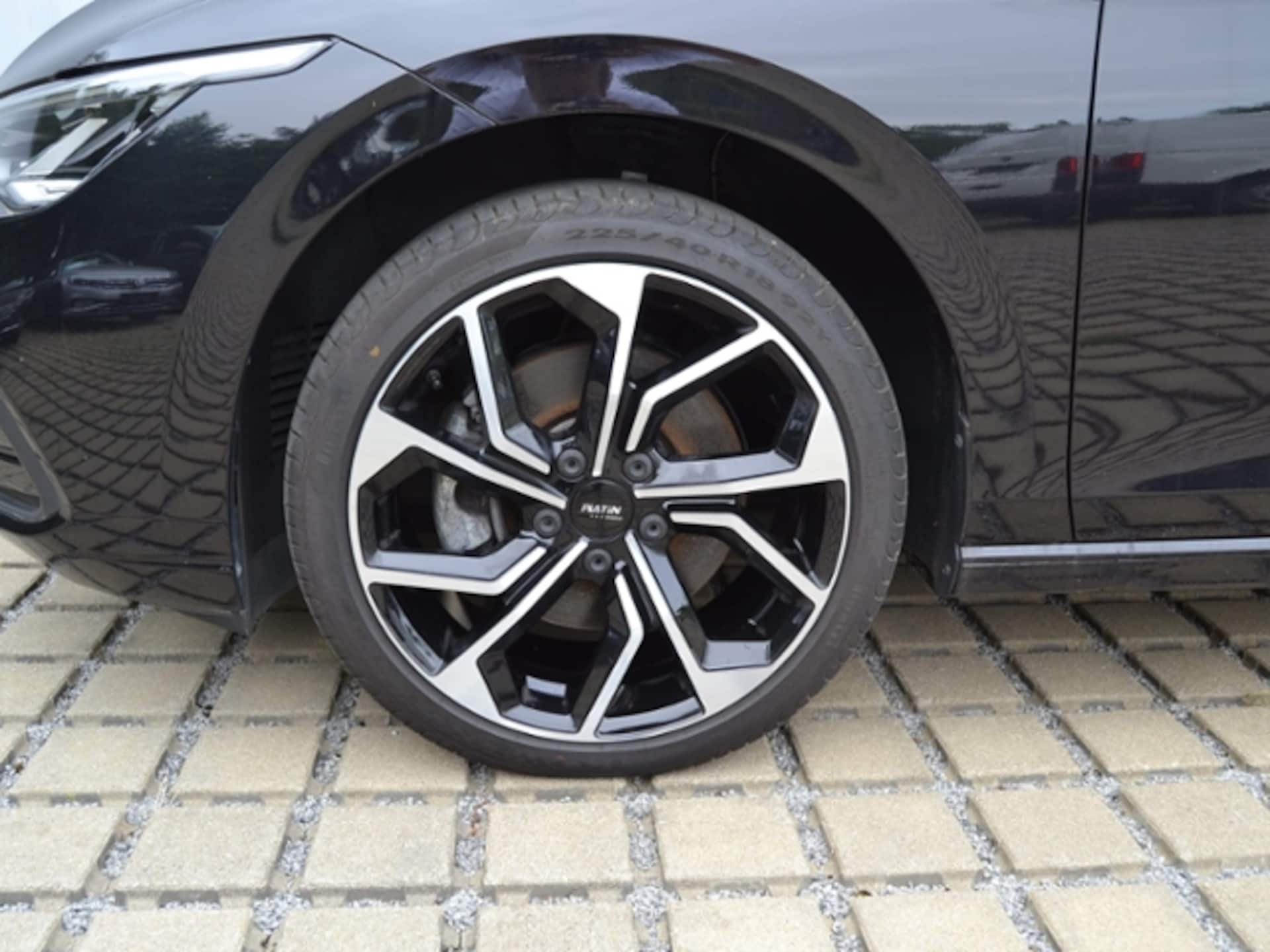 Volkswagen Golf Variant Life
