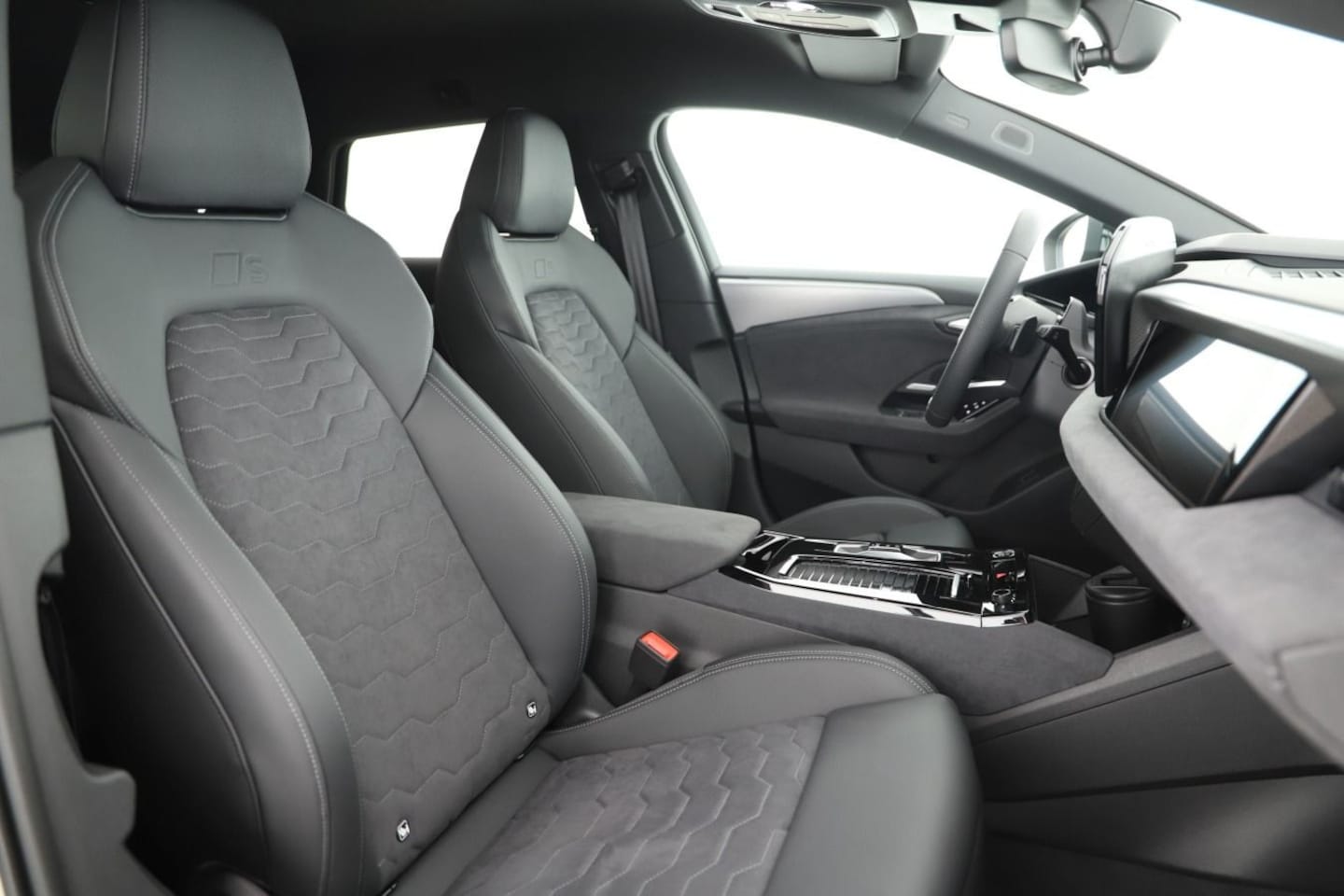 Bild über Audi A6 Avant e-tron S line business e-tron performance 270 kW - für weitere Informationen kontaktieren Sie den Audi Partner