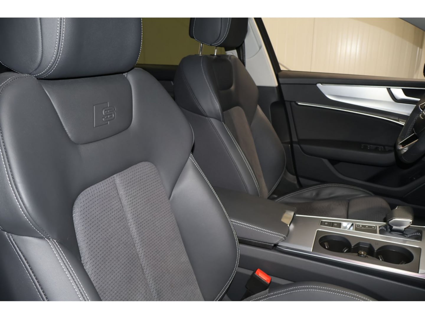 Bild über Audi S6 Avant TDI quattro tiptronic - für weitere Informationen kontaktieren Sie den Audi Partner