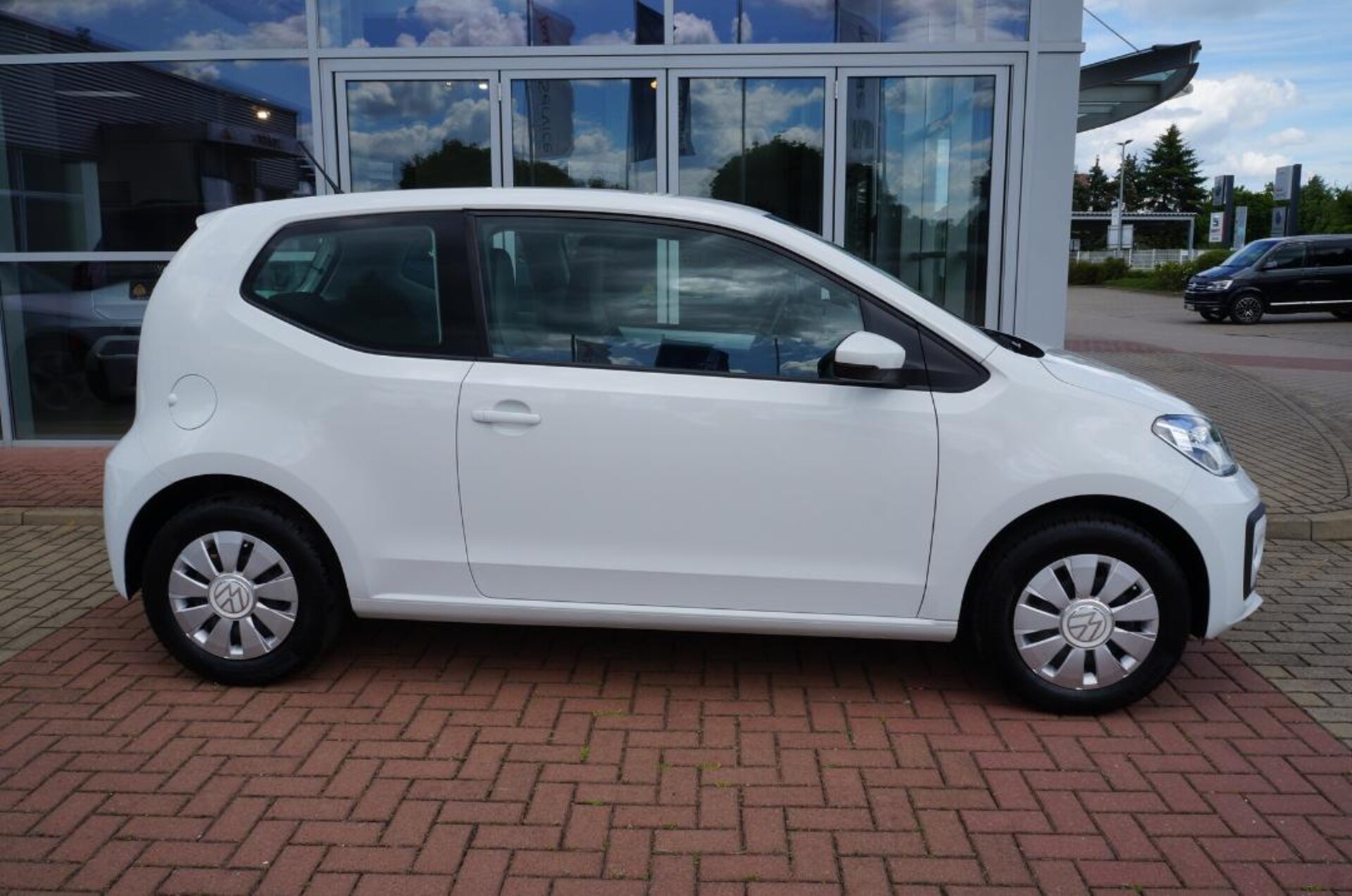 Volkswagen up! move up!