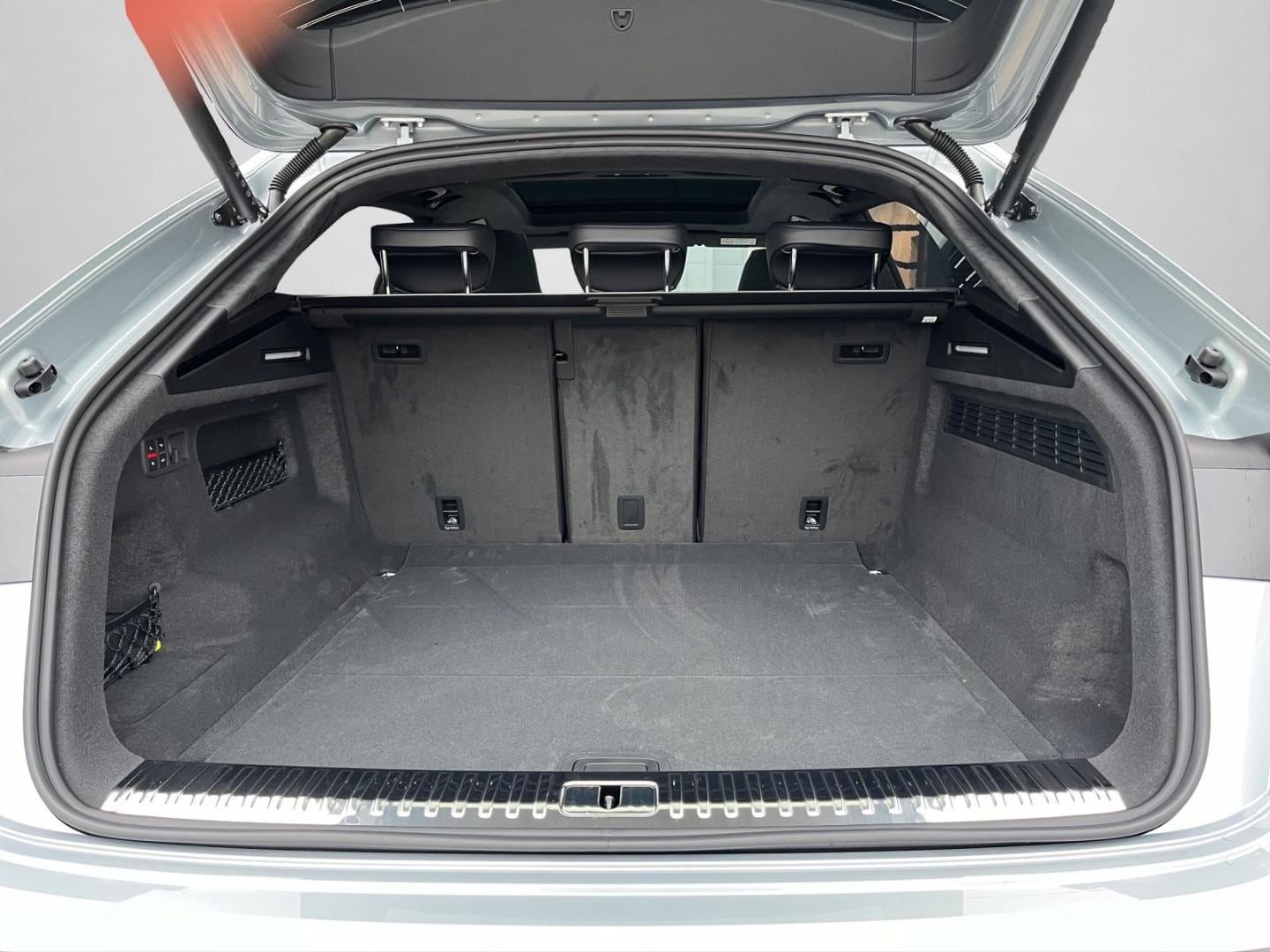 Bild über Audi RS Q8 SUV TFSI quattro 471 kW tiptronic - für weitere Informationen kontaktieren Sie den Audi Partner