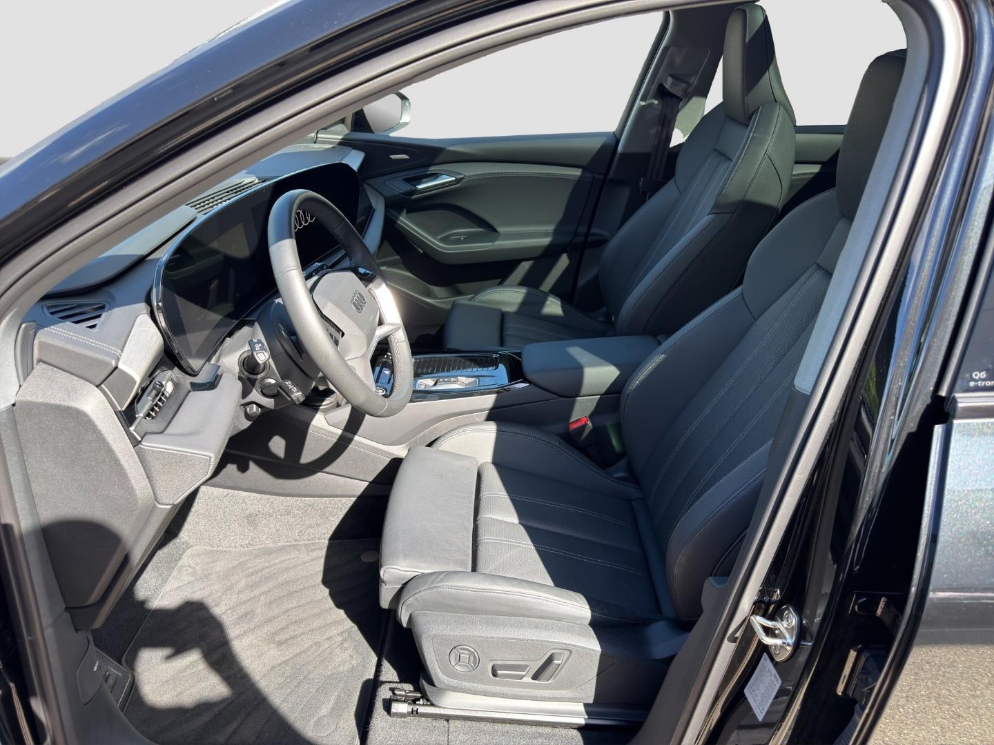 Bild über Audi Q6 SUV e-tron e-tron quattro - für weitere Informationen kontaktieren Sie den Audi Partner