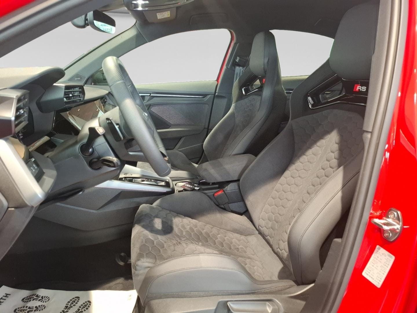 Bild som visar Audi RS 3 Sedan RS 3 Sedan 400 hk S tronic - för mer information kontakta din Audi Partner