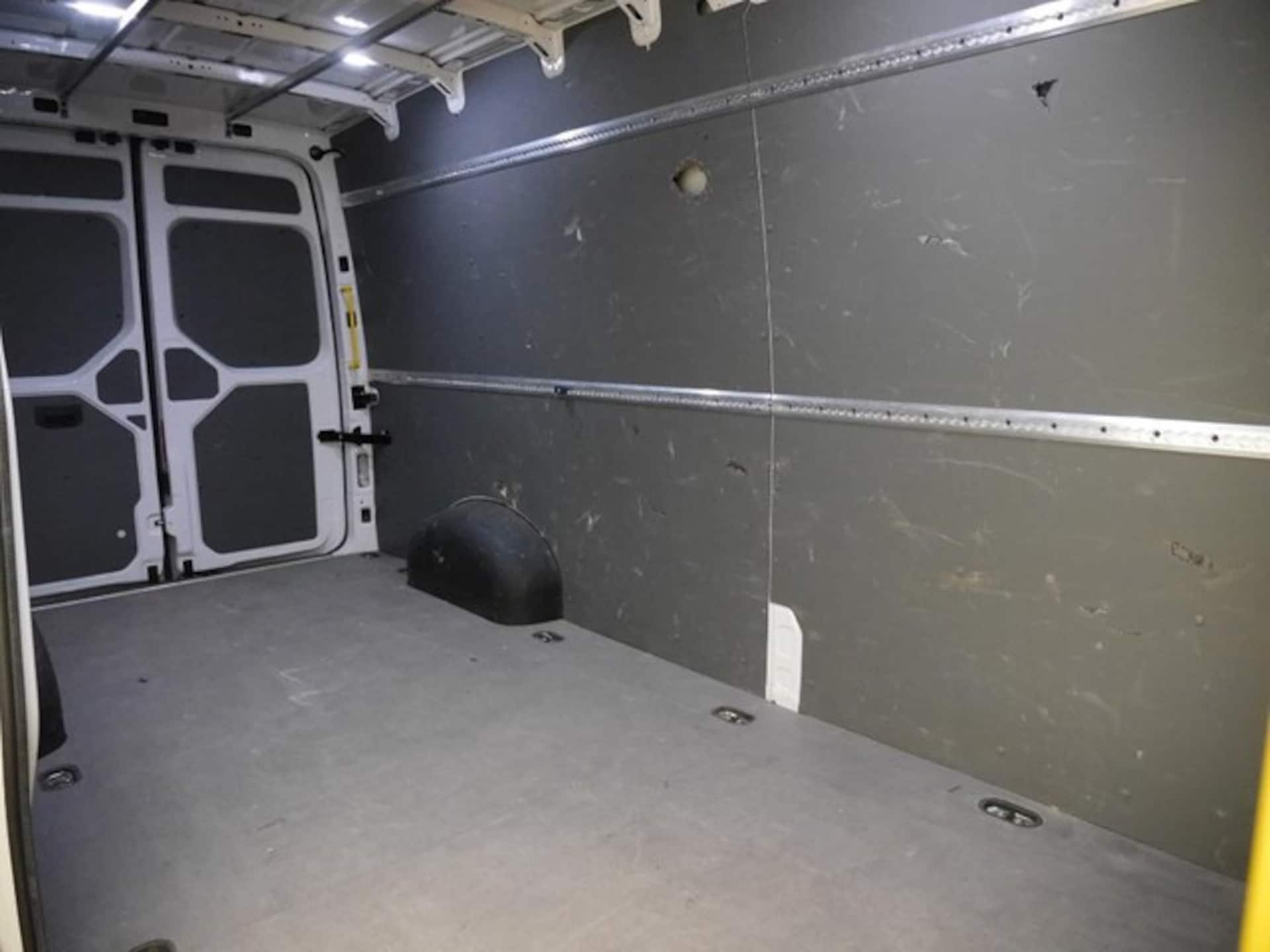 Volkswagen Crafter Kasten langer Radstand