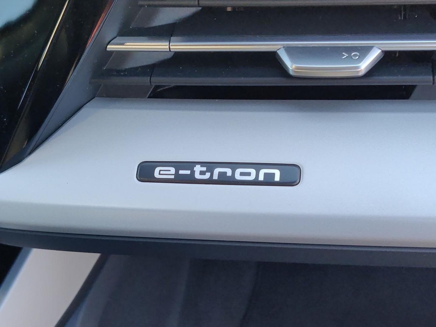 Bild über Audi Q4 e-tron 45 e-tron - für weitere Informationen kontaktieren Sie den Audi Partner