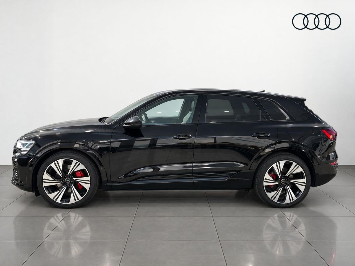 Bild über Audi Q8 e-tron S line 50 e-tron quattro - für weitere Informationen kontaktieren Sie den Audi Partner