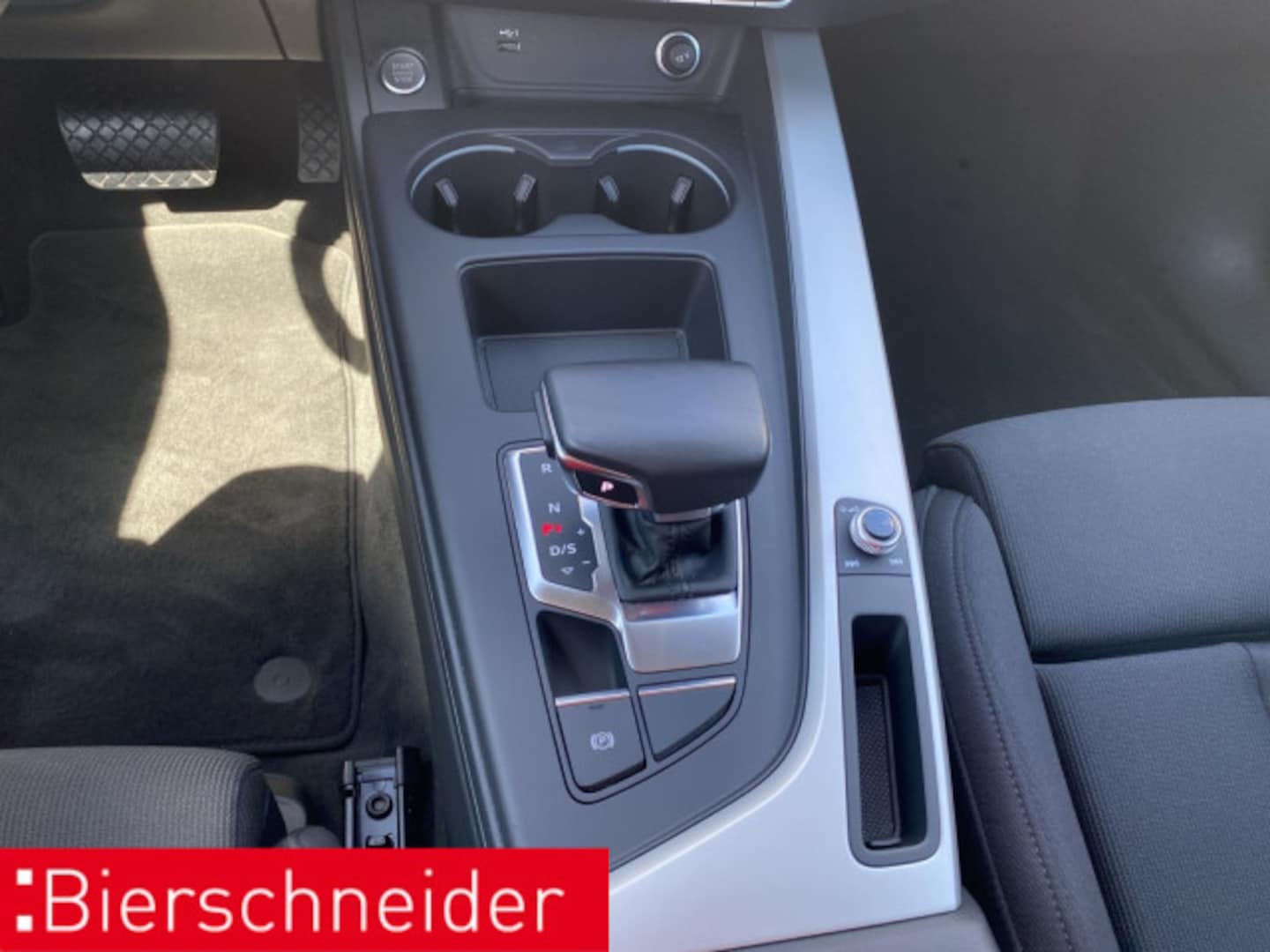 Bild über Audi A4 Limousine S line 35 TFSI S tronic - für weitere Informationen kontaktieren Sie den Audi Partner