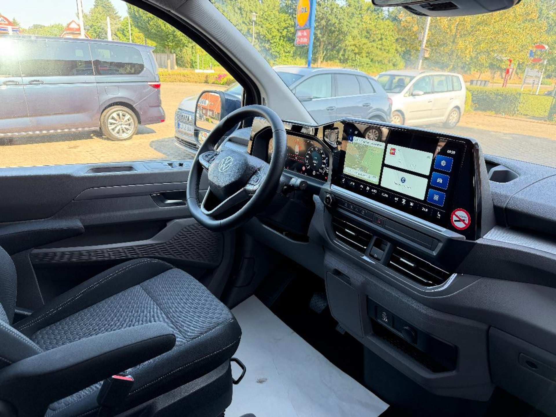 Volkswagen Caravelle Style