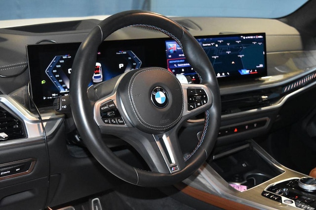 2025 BMW X7