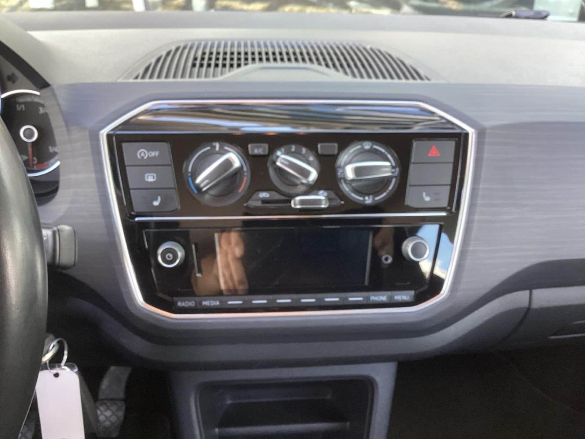 Volkswagen up! cross up!