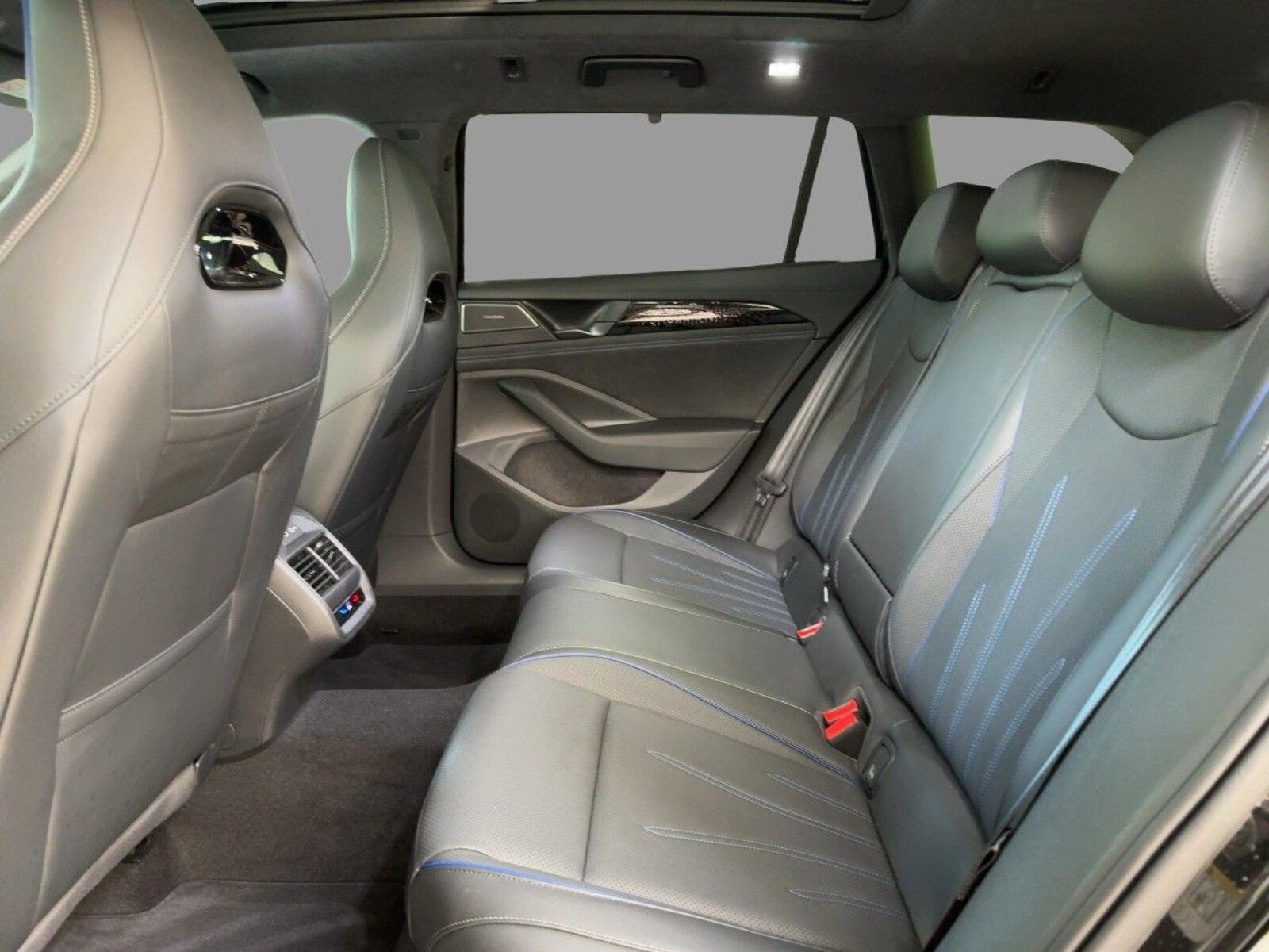 Volkswagen Passat – Bild 10