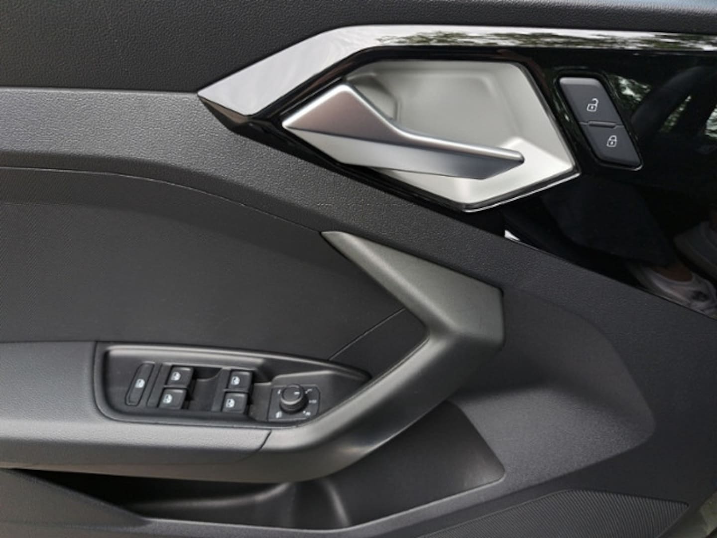 Bild über Audi A1 Sportback S line 40 TFSI S tronic - für weitere Informationen kontaktieren Sie den Audi Partner