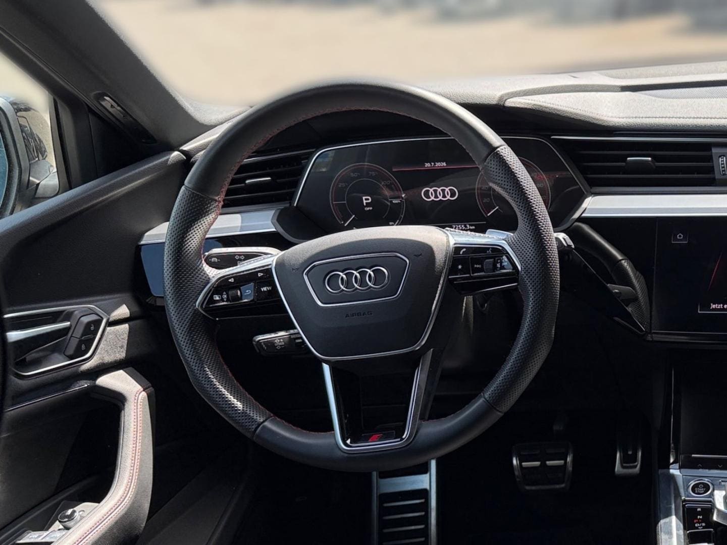 Bild über Audi Q8 e-tron S line 55 e-tron quattro - für weitere Informationen kontaktieren Sie den Audi Partner