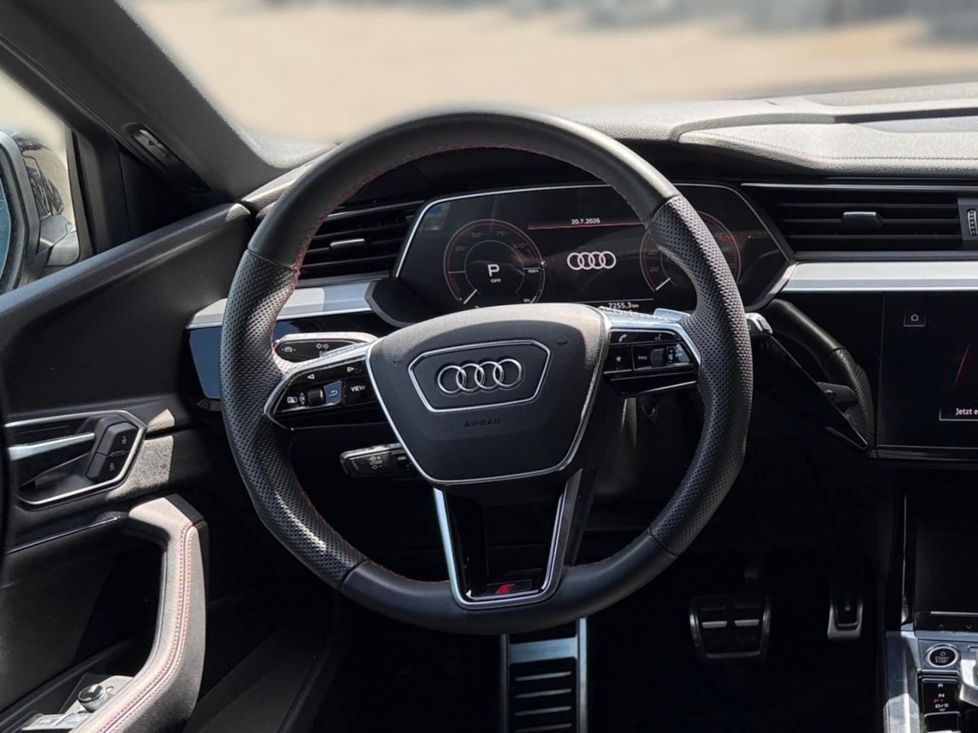 Audi Q8 e-tron S line