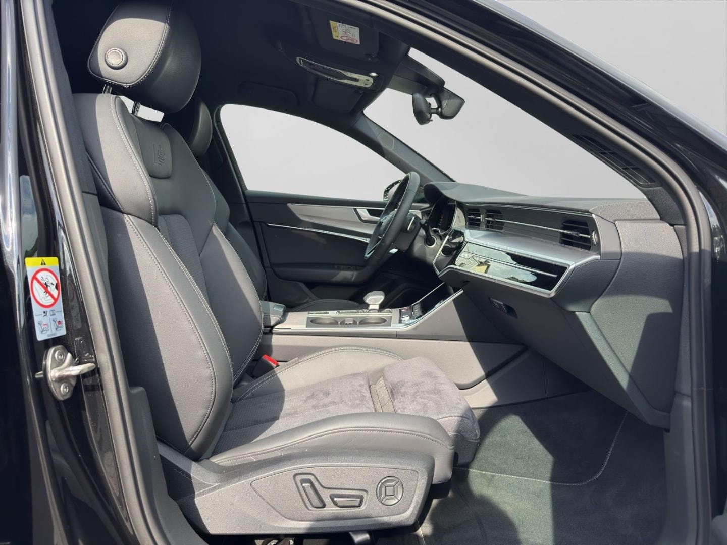 Bild über Audi S6 Limousine TDI quattro tiptronic - für weitere Informationen kontaktieren Sie den Audi Partner