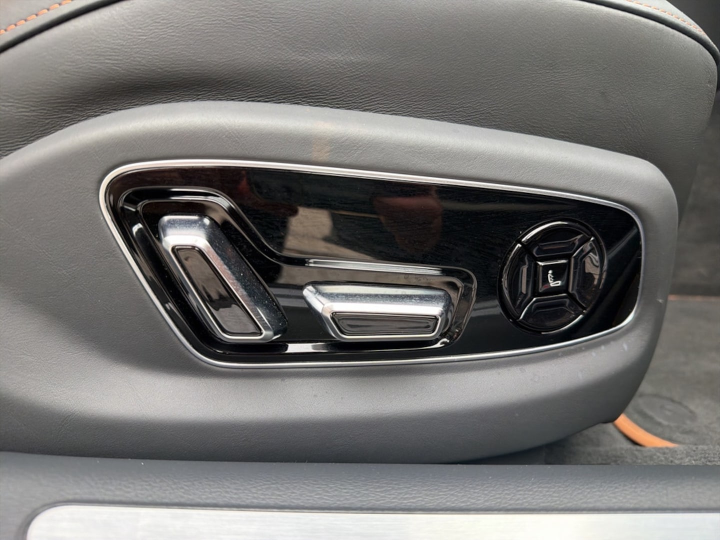 Bild über Audi A8 60 TFSI quattro tiptronic - für weitere Informationen kontaktieren Sie den Audi Partner