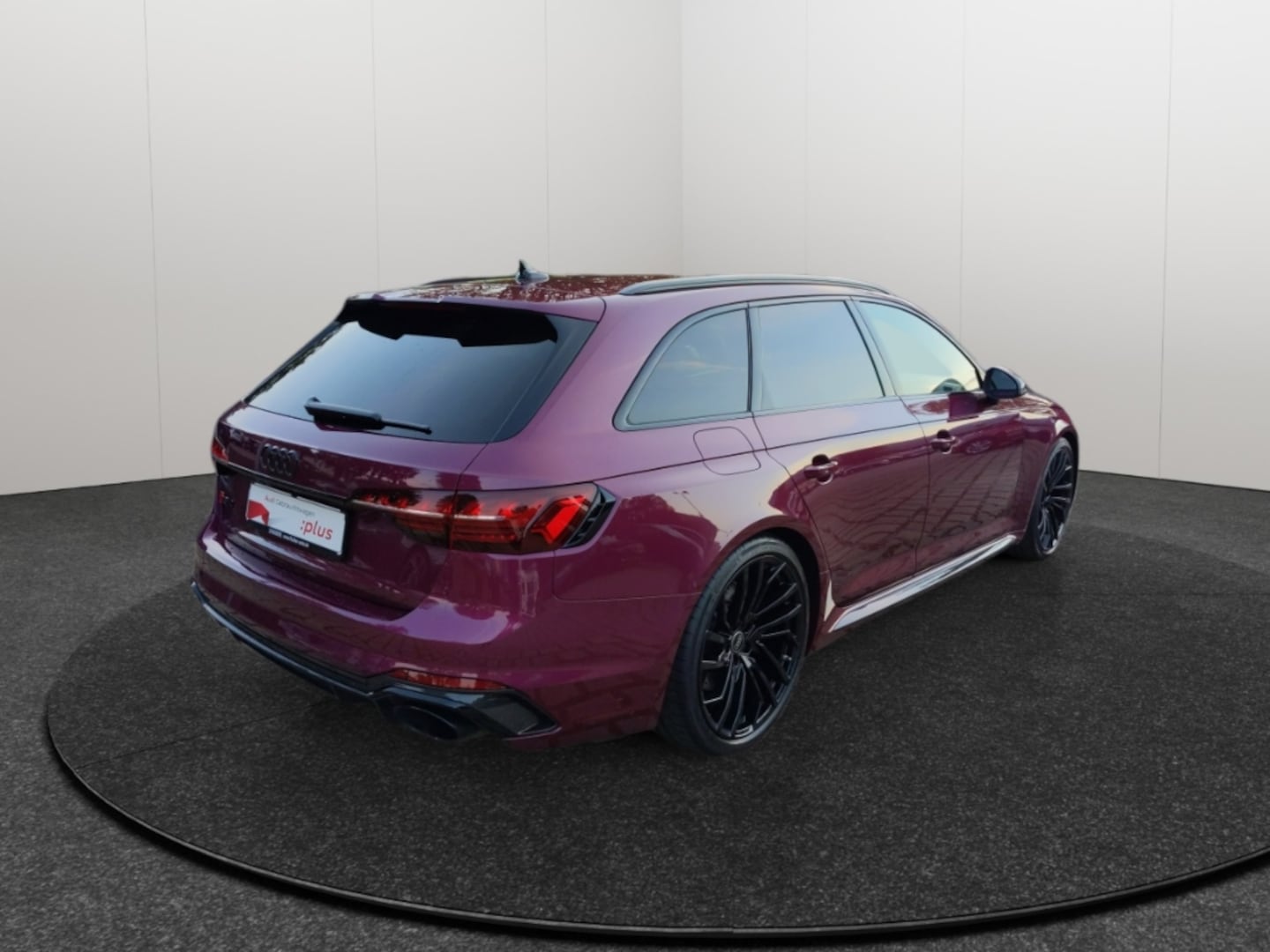 Bild über Audi RS 4 Avant TFSI quattro tiptronic - für weitere Informationen kontaktieren Sie den Audi Partner