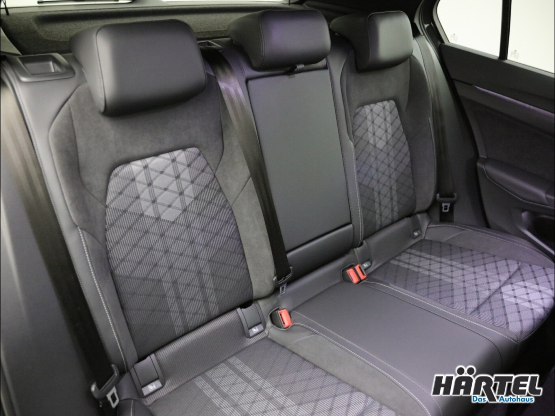 Volkswagen Golf R-Line