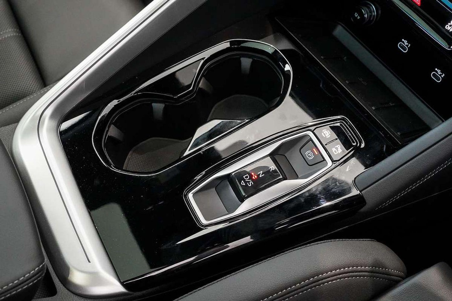 Image about Audi Q5 SUV TDI quattro 150 kW sport
