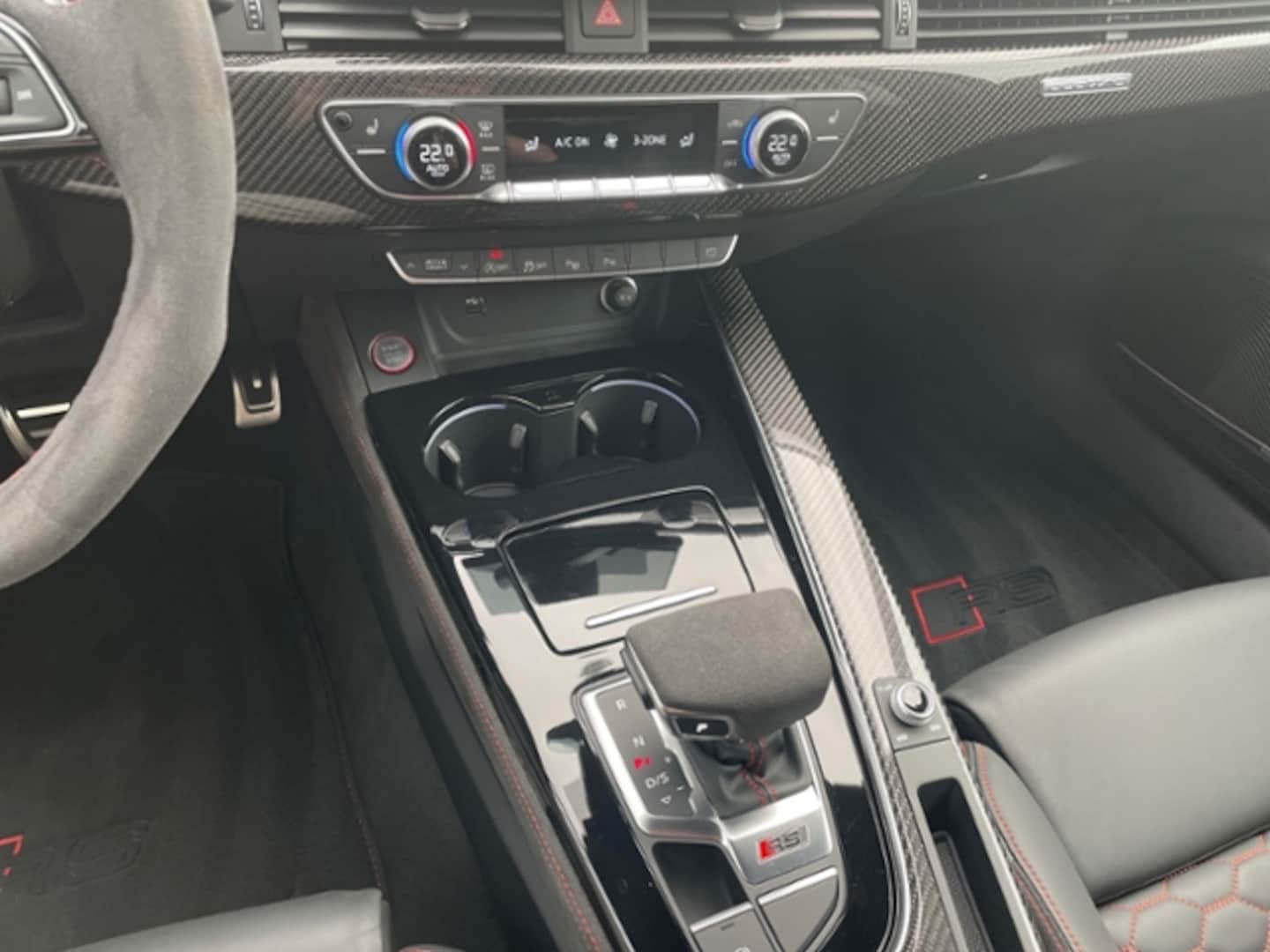 Bild über Audi RS 4 Avant TFSI quattro tiptronic - für weitere Informationen kontaktieren Sie den Audi Partner