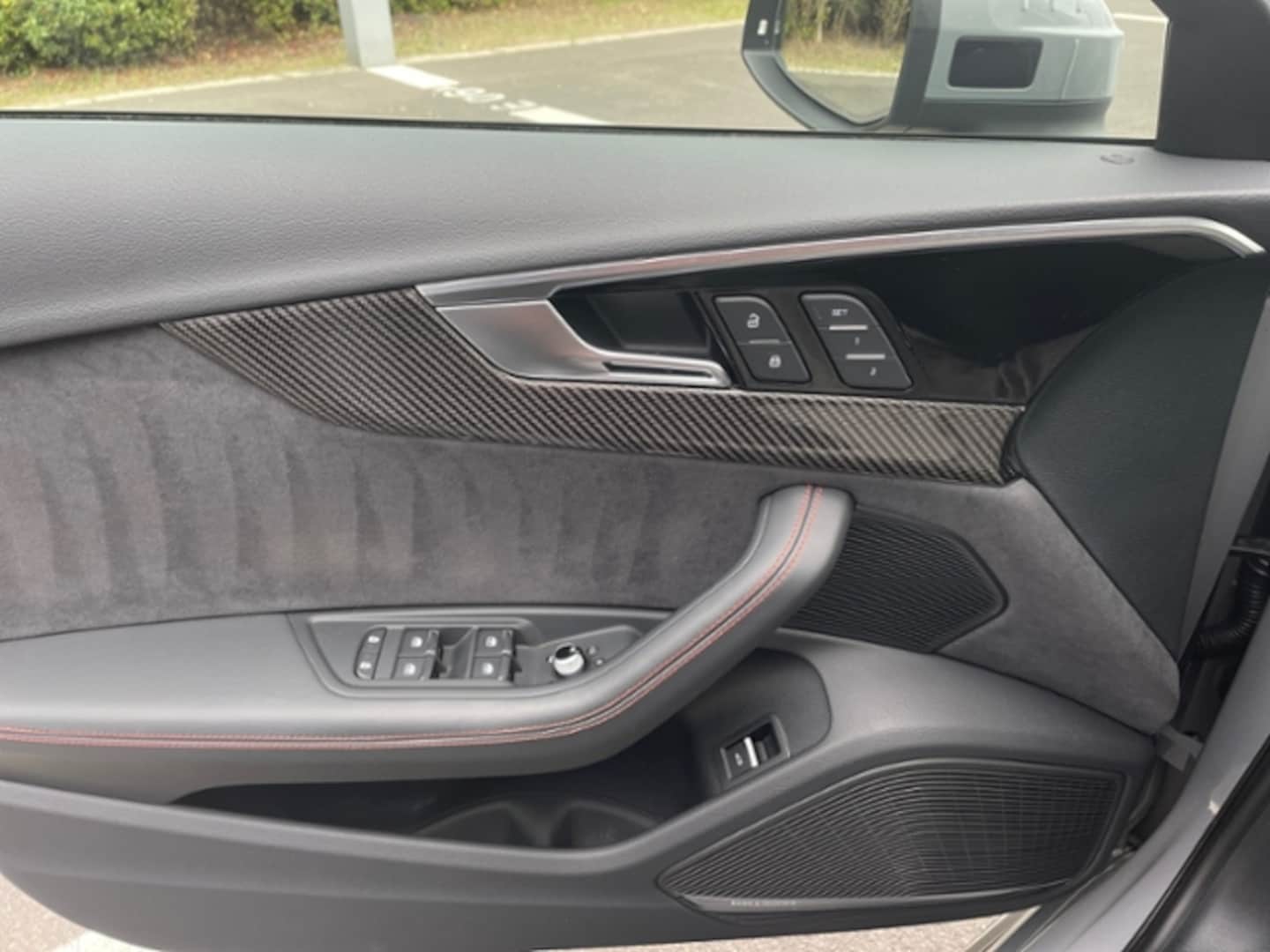 Bild über Audi RS 4 Avant TFSI quattro tiptronic - für weitere Informationen kontaktieren Sie den Audi Partner