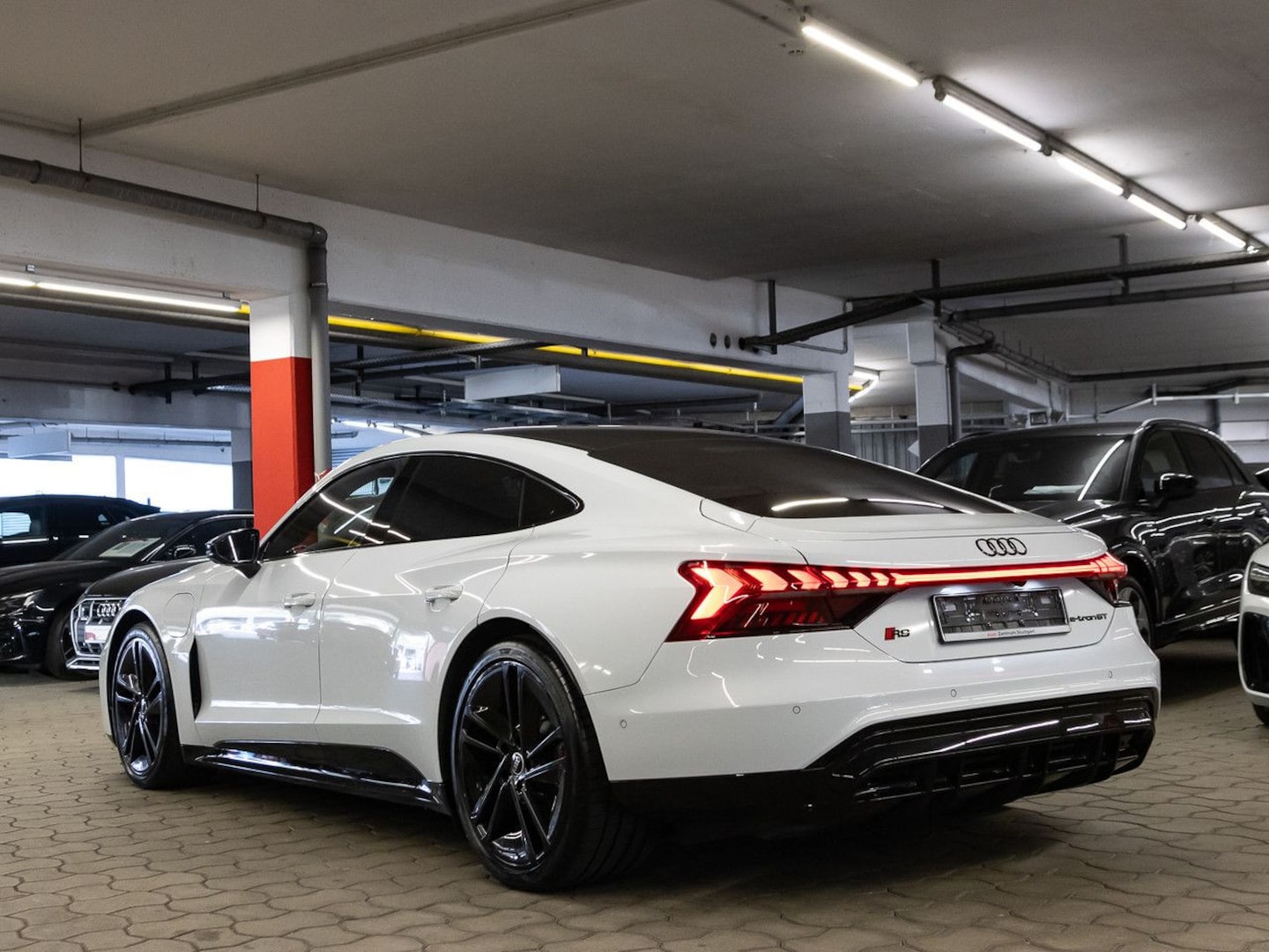 Bild über Audi RS e-tron GT e-tron quattro - für weitere Informationen kontaktieren Sie den Audi Partner
