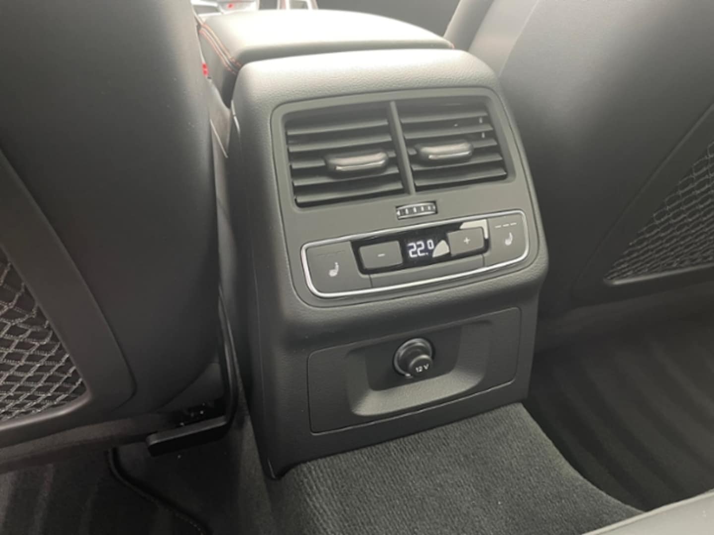 Bild über Audi RS 4 Avant TFSI quattro tiptronic - für weitere Informationen kontaktieren Sie den Audi Partner