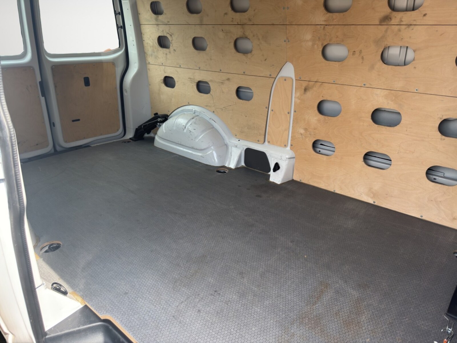 Volkswagen T6.1 Transporter Kasten langer Radstand – Bild 13