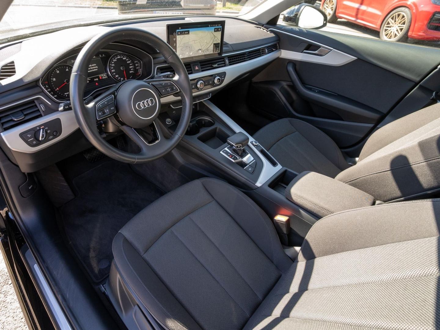 Bild über Audi A4 Avant advanced 30 TDI S tronic - für weitere Informationen kontaktieren Sie den Audi Partner