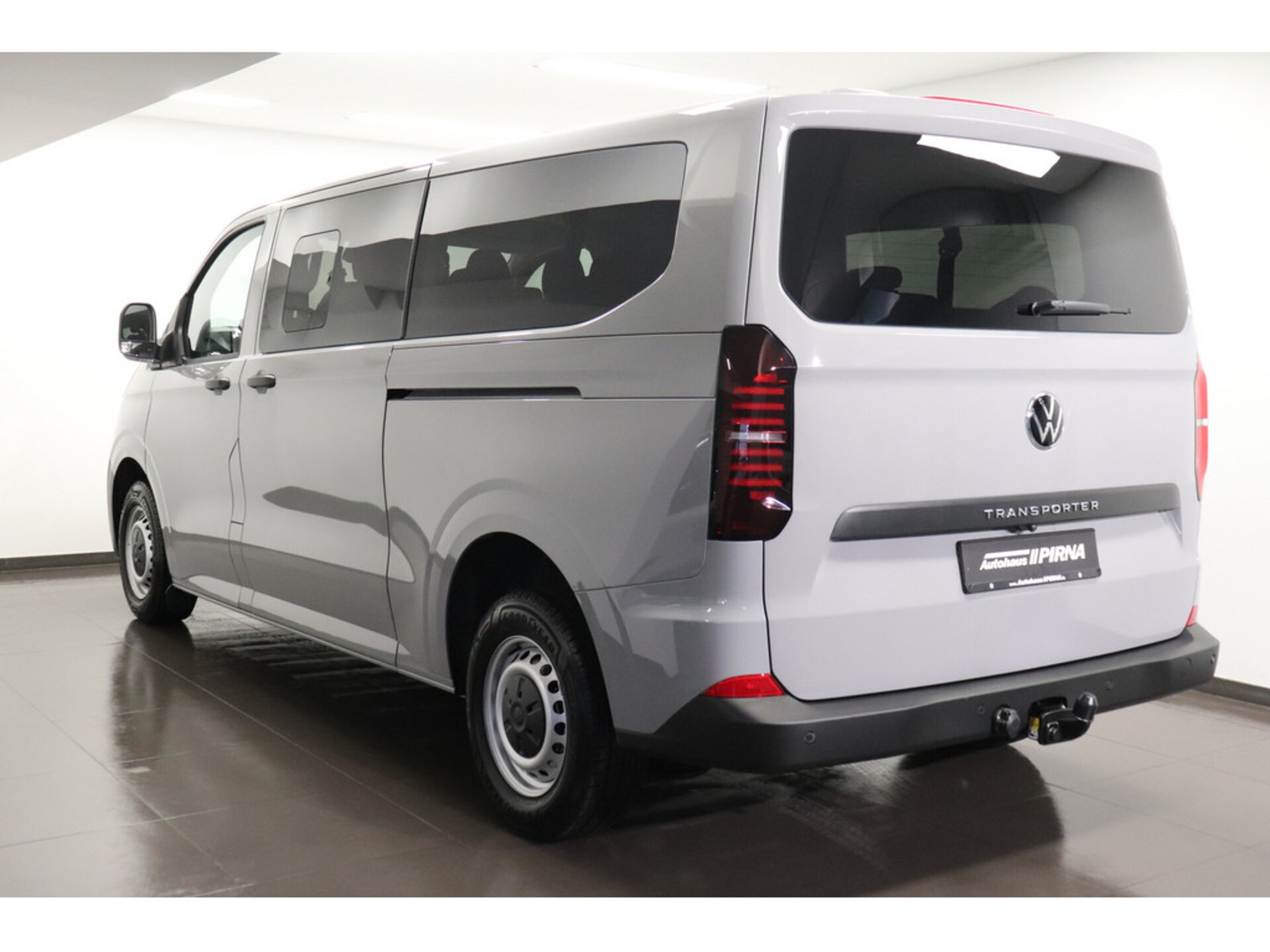 Volkswagen Transporter Kombi langer Radstand