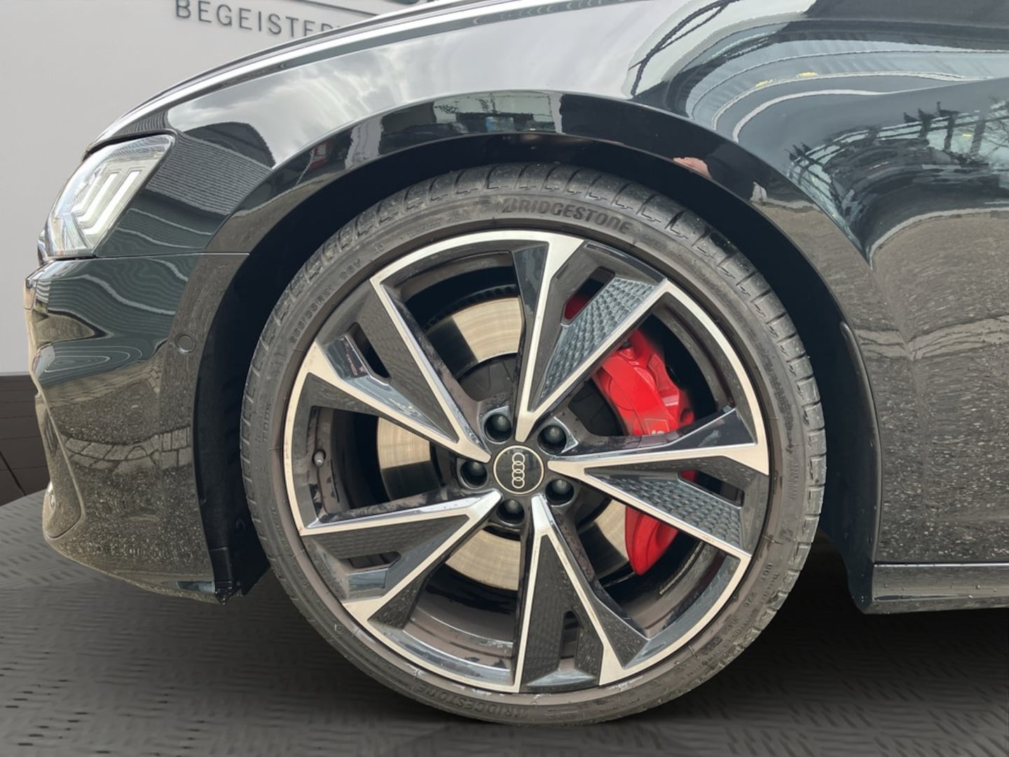 Bild über Audi S6 Avant TDI quattro tiptronic - für weitere Informationen kontaktieren Sie den Audi Partner