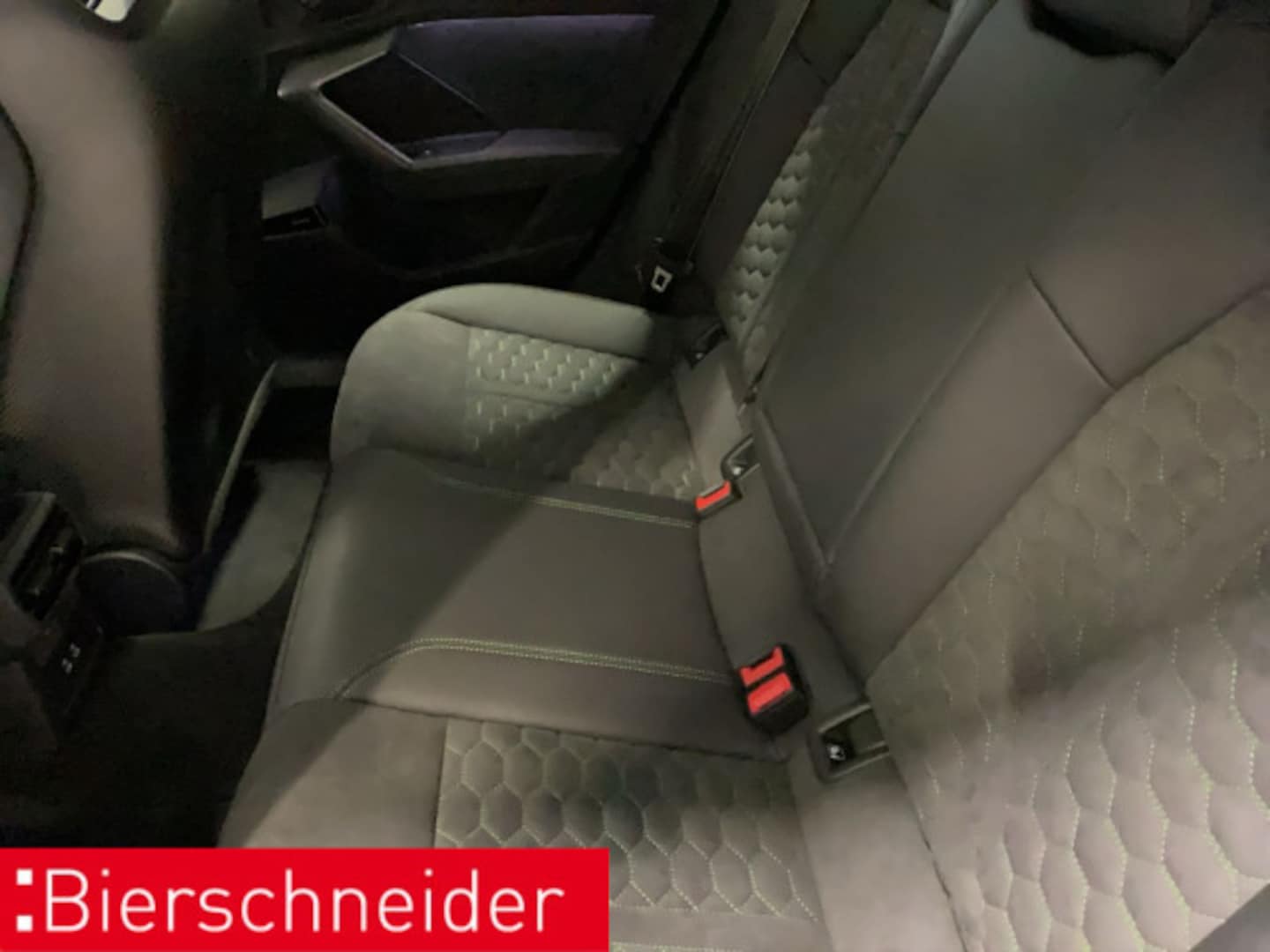 Bild über Audi RS 3 Sportback TFSI quattro 294 kW S tronic - für weitere Informationen kontaktieren Sie den Audi Partner