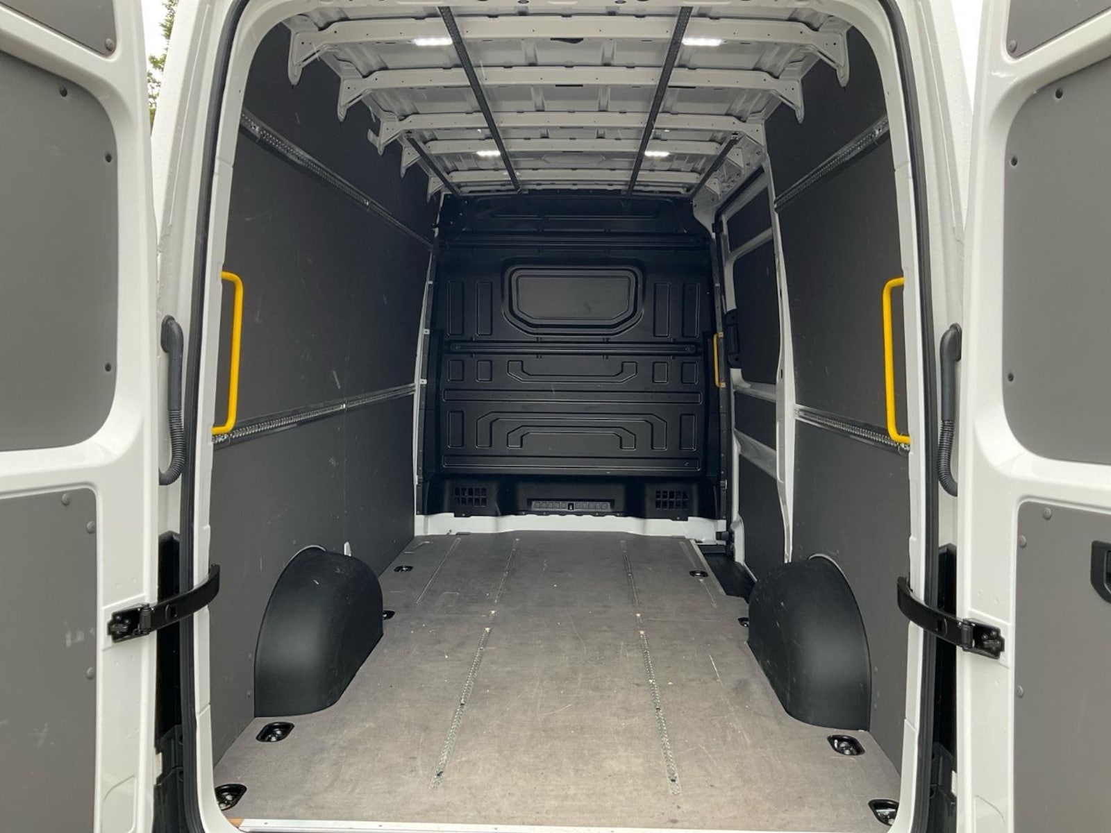 Volkswagen Crafter Kasten mittlerer Radstand – Bild 8
