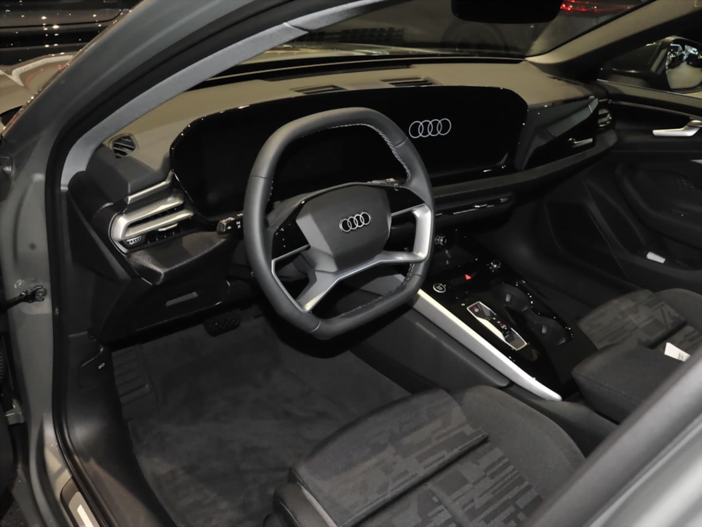 Bild über Audi A6 Avant TDI 150 kW S tronic - für weitere Informationen kontaktieren Sie den Audi Partner
