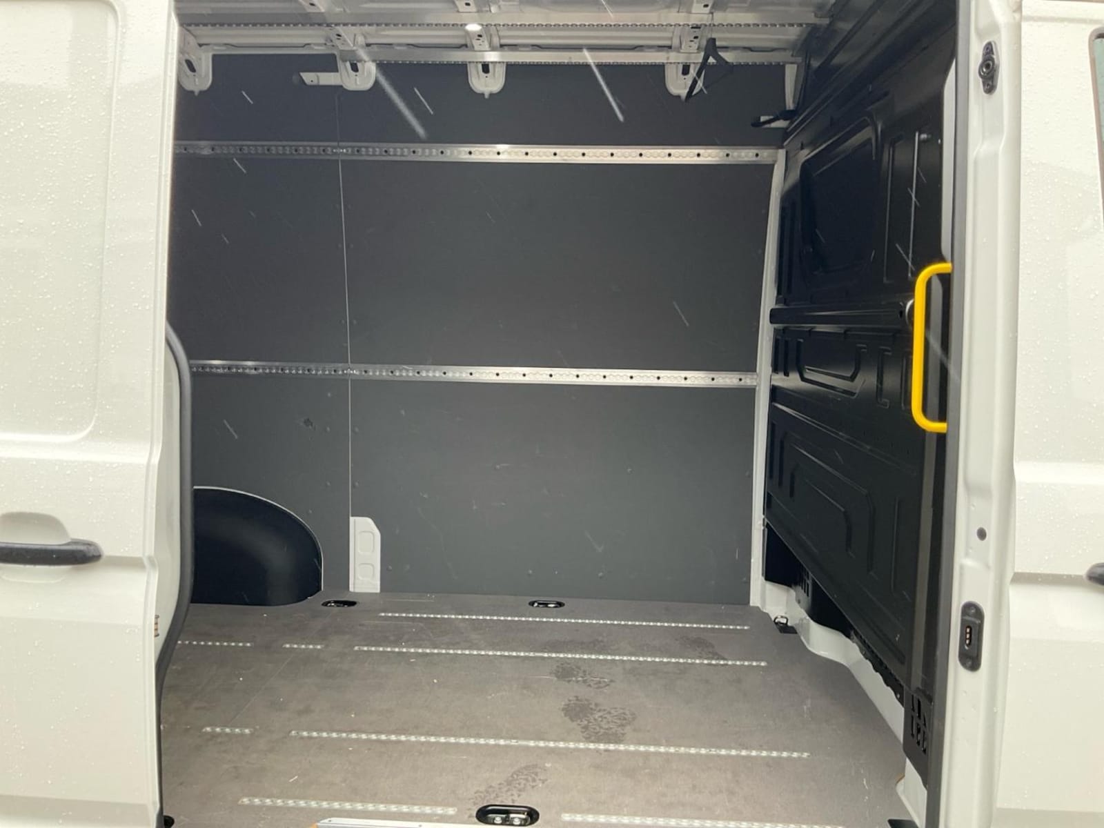 Volkswagen Crafter Kasten mittlerer Radstand – Bild 10