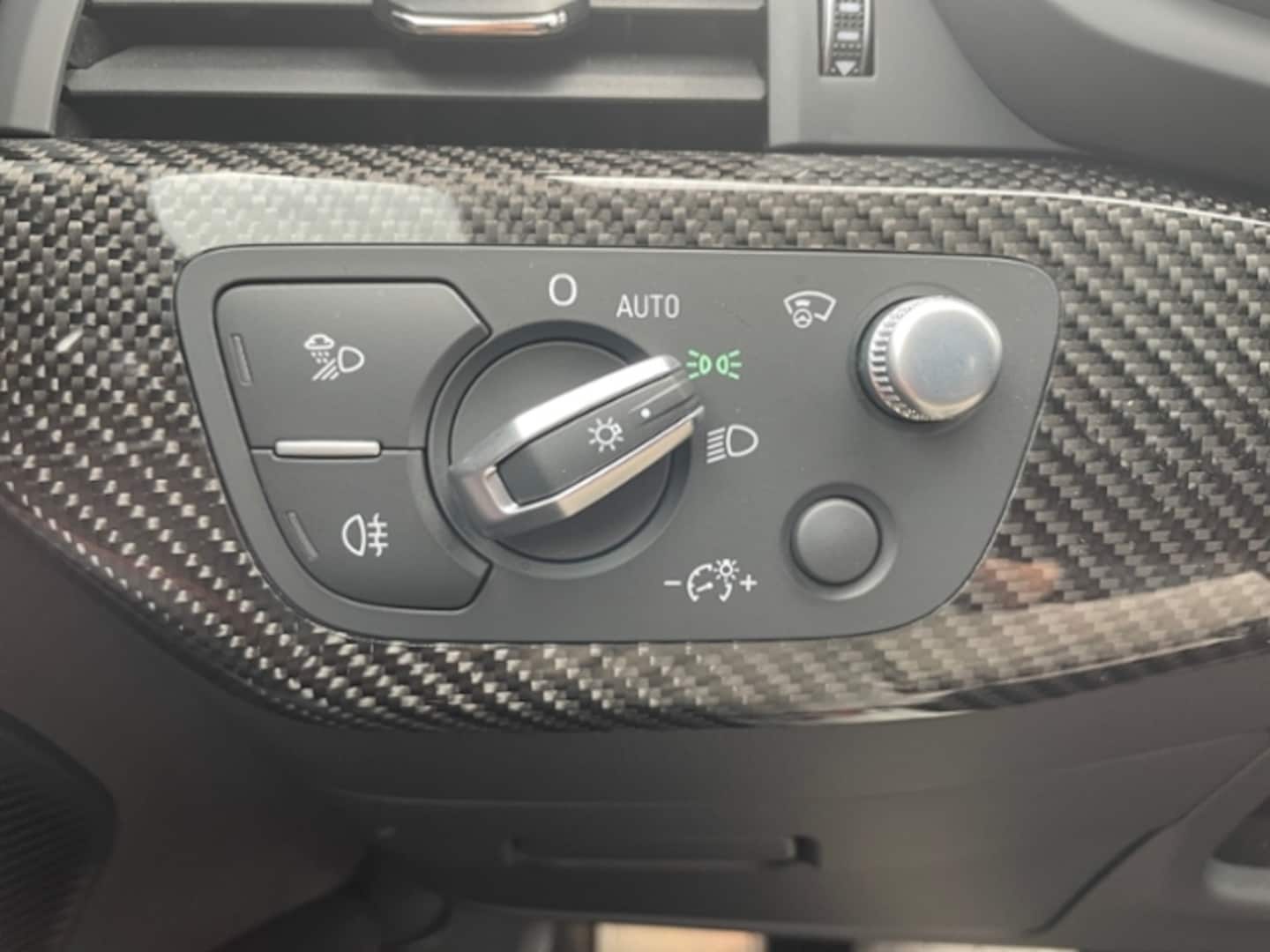 Bild über Audi RS 4 Avant TFSI quattro tiptronic - für weitere Informationen kontaktieren Sie den Audi Partner