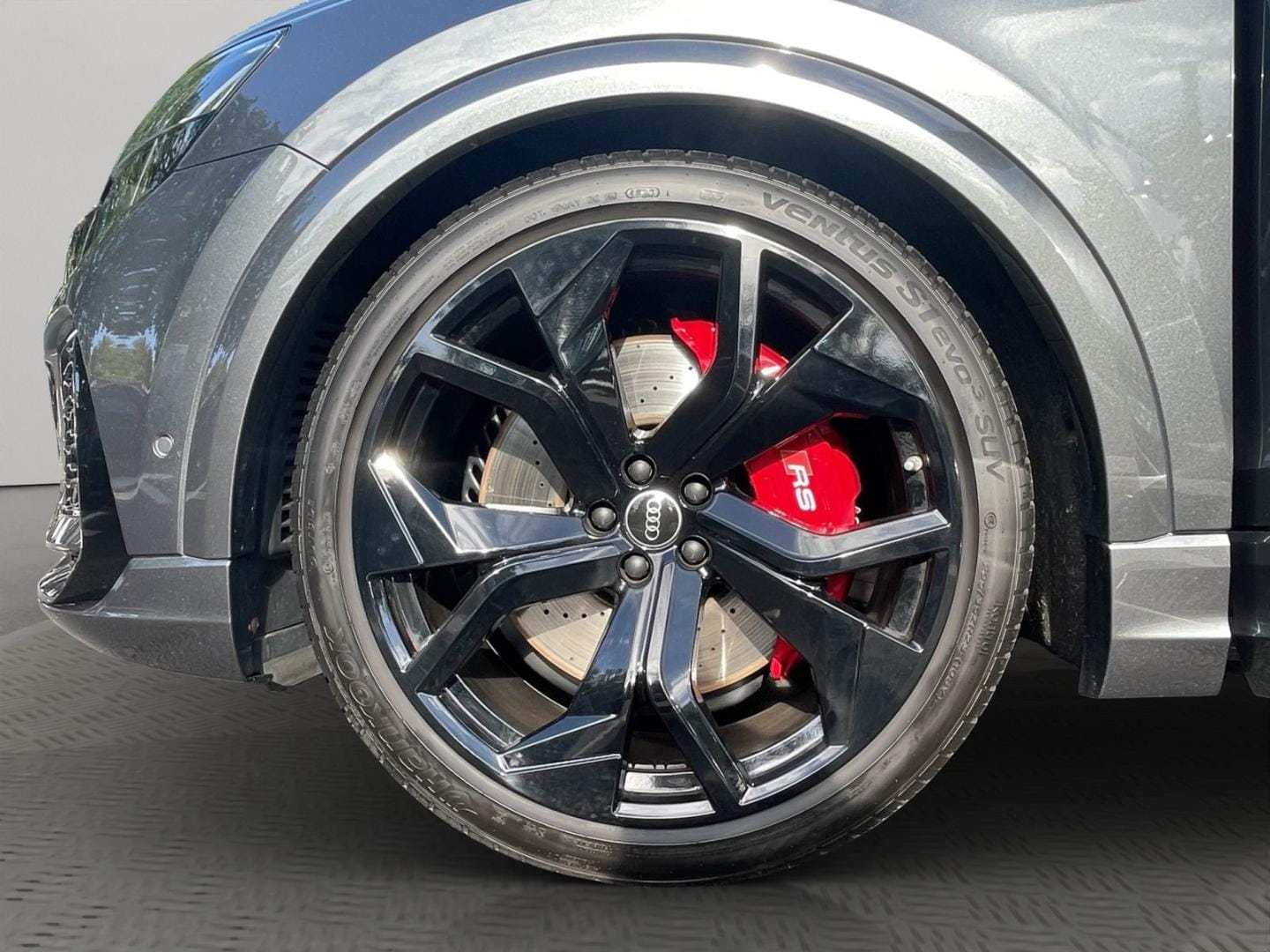 Bild über Audi RS Q8 TFSI quattro tiptronic - für weitere Informationen kontaktieren Sie den Audi Partner