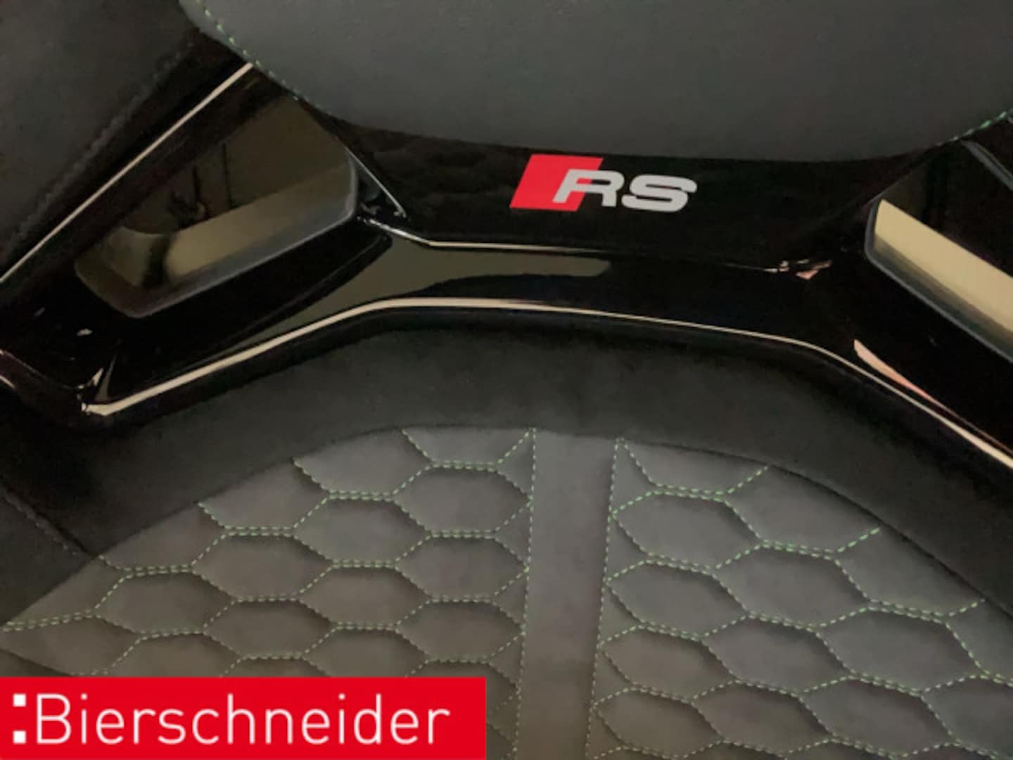 Bild über Audi RS 3 Sportback TFSI quattro 294 kW S tronic - für weitere Informationen kontaktieren Sie den Audi Partner