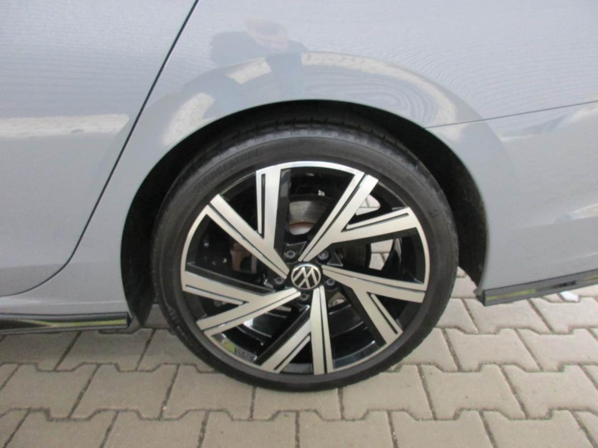 Volkswagen Golf Variant R-Line