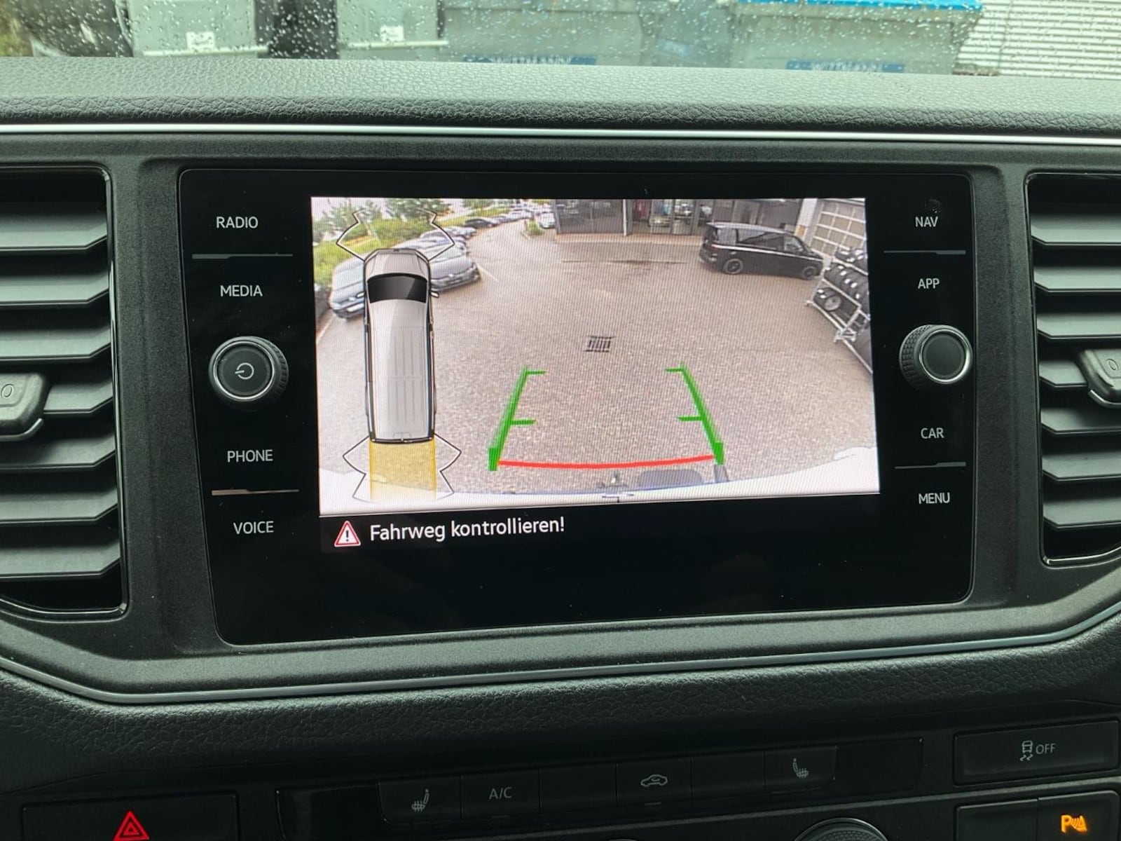 Volkswagen Crafter Kasten mittlerer Radstand – Bild 14