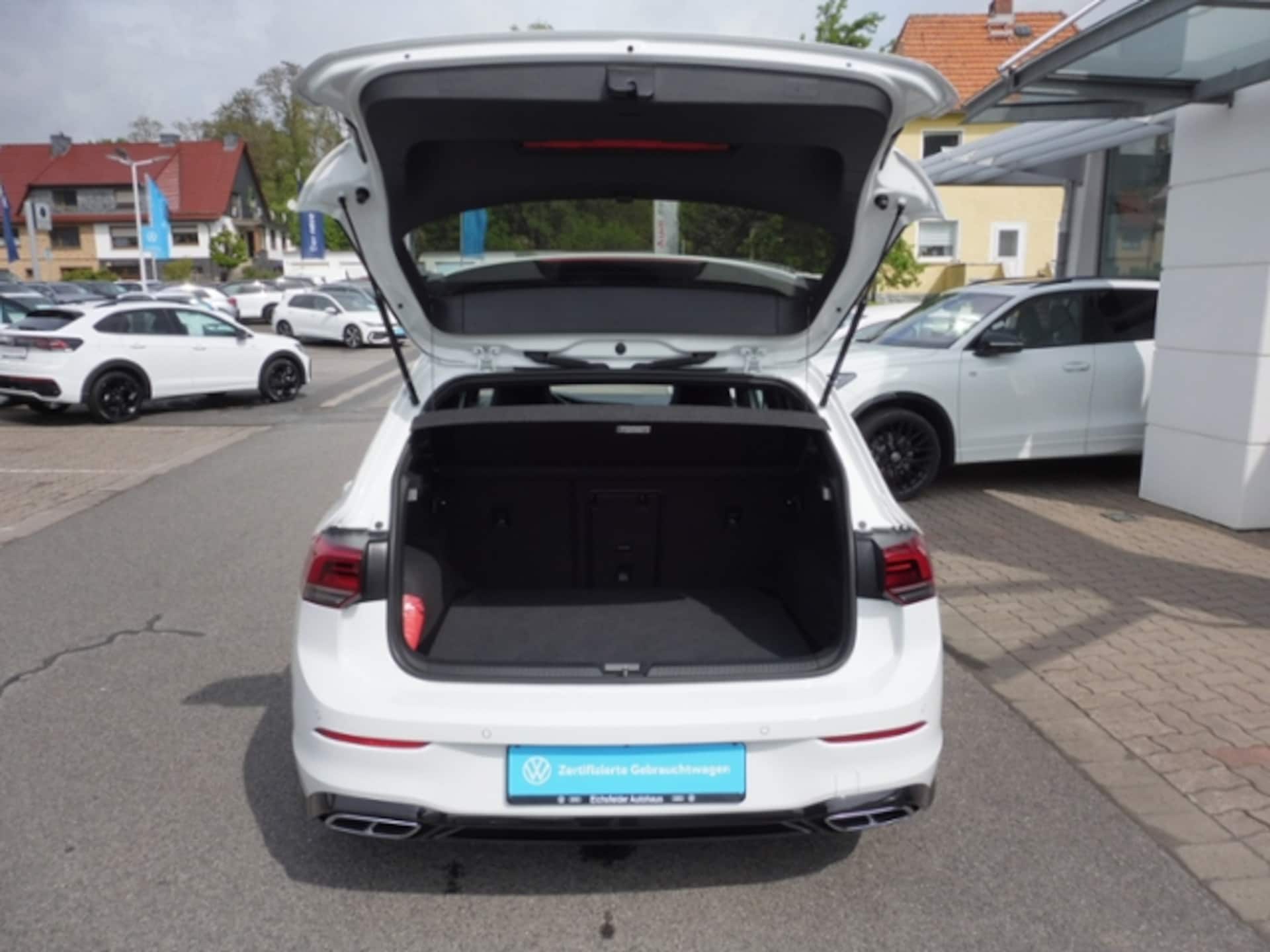 Volkswagen Golf R-Line